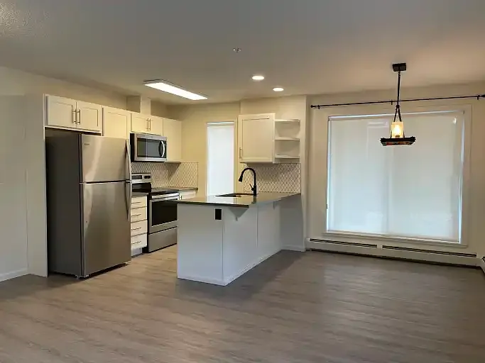 394 Windermere Rd NW #1A — Photo 3
