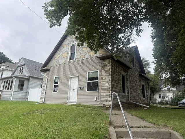 1824 W Palmer Ave
