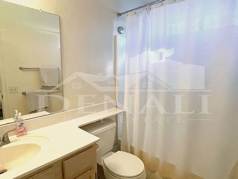 1017 E Maryland Ave #218 — Photo 18