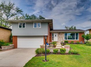 15238 Pine Dr, Oak Forest, IL 60452