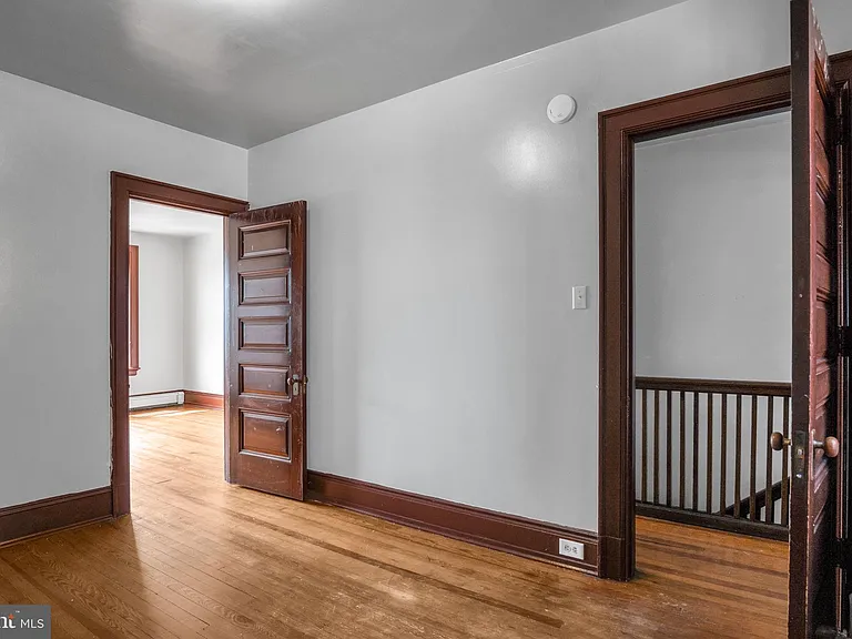 727 E Market St — Photo 26
