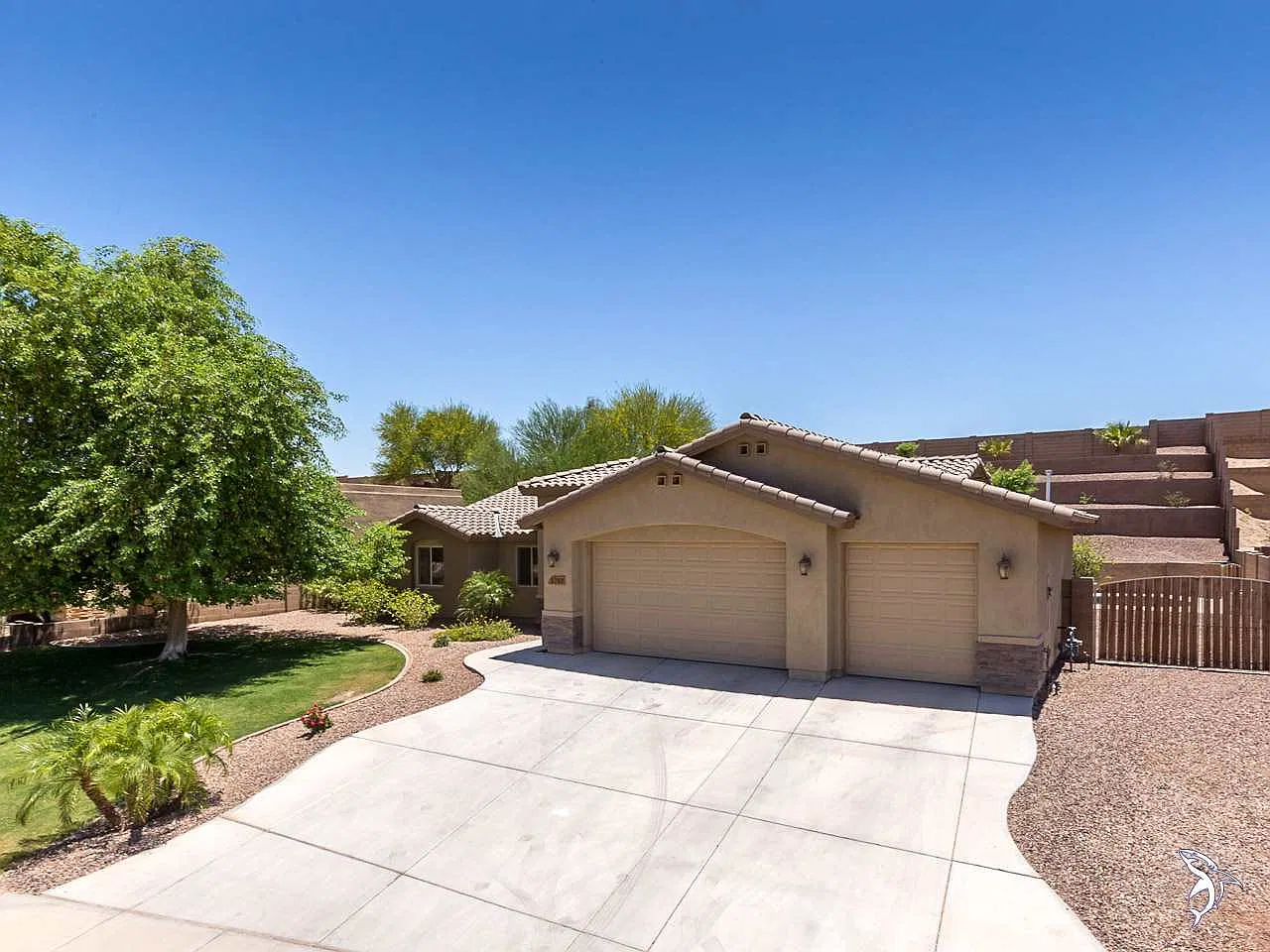 3 bed, 2.0 bath, 1648 sqft, $2,100 — Photo 2