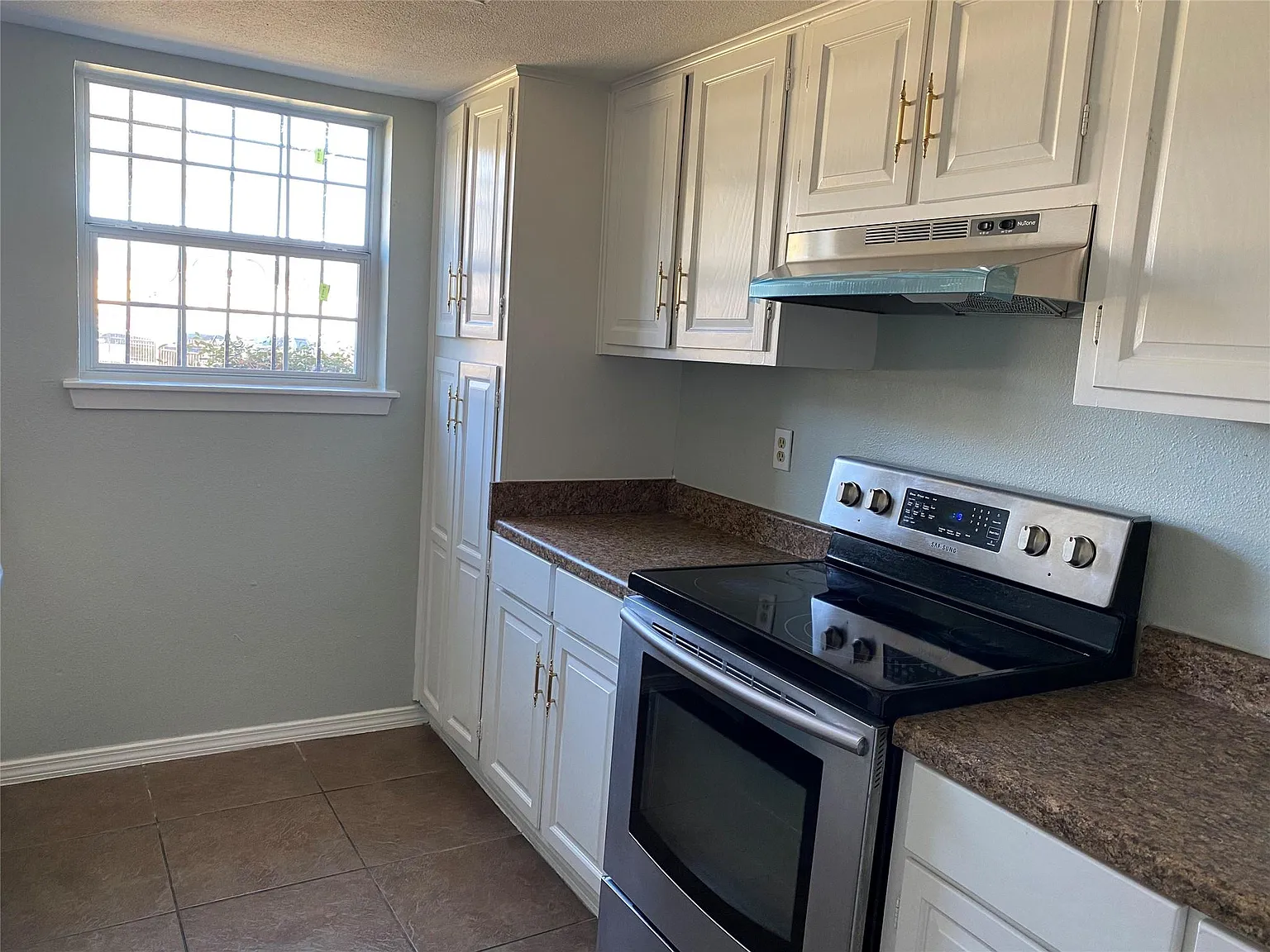 2 bed, 2.5 bath, 1088 sqft, $1,400 — Photo 3