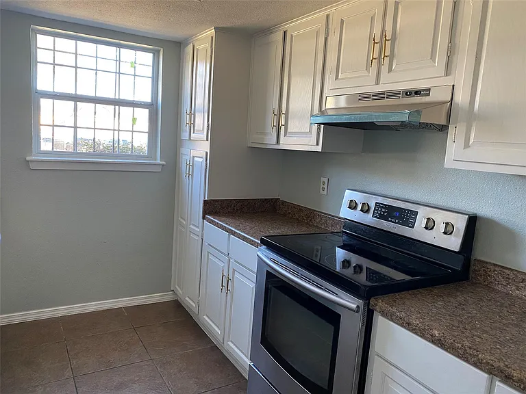 8470 Leawood Blvd — Photo 3