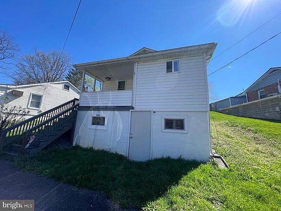2nd image of 604 Winifred Rd