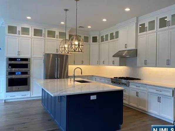 13 Royal Birkdale Ct, Westwood, NJ 07675