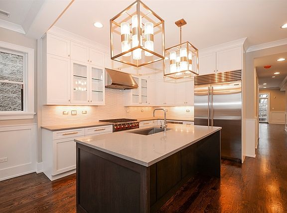 5th image of 3729 N Wilton Ave APT 3N