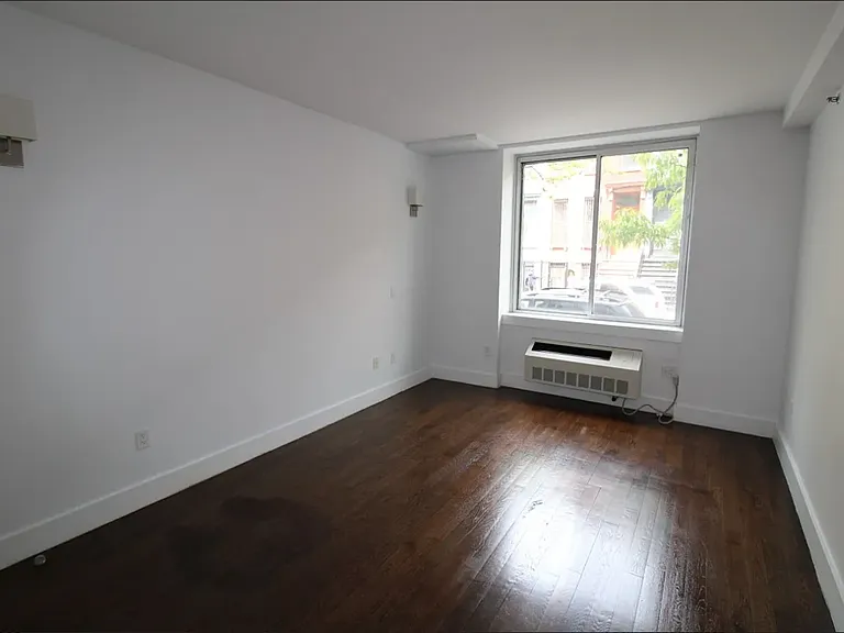 160 E 117th St #1B — Photo 6