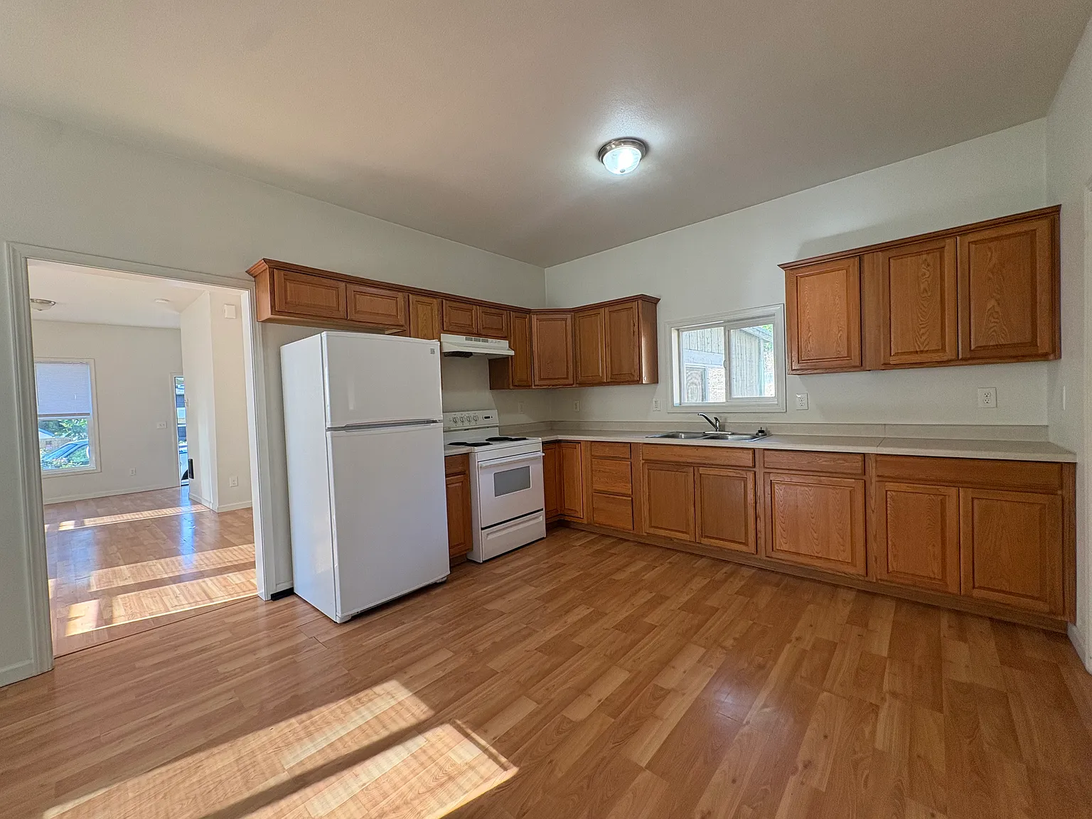 2 bed, $1,900 — Photo 4
