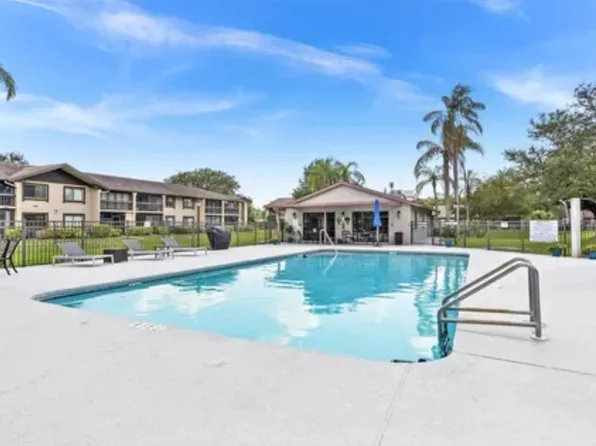 721 83rd Ave N APT 108, Saint Petersburg, FL 33702