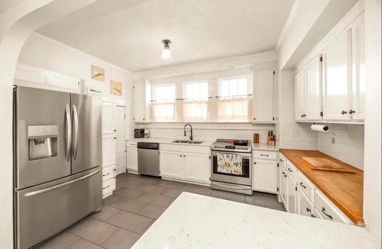 1011 Calvert St — Photo 7