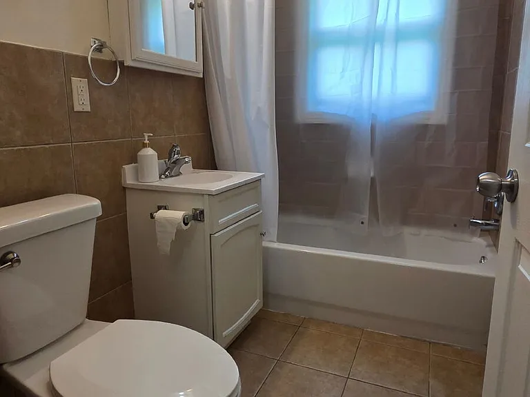 727 Thomas Ave N #2 — Photo 9
