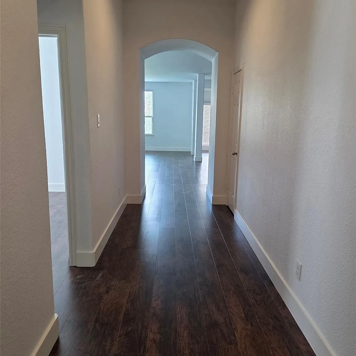 3 bed, 2.0 bath, 1800 sqft, $2,200 — Photo 2