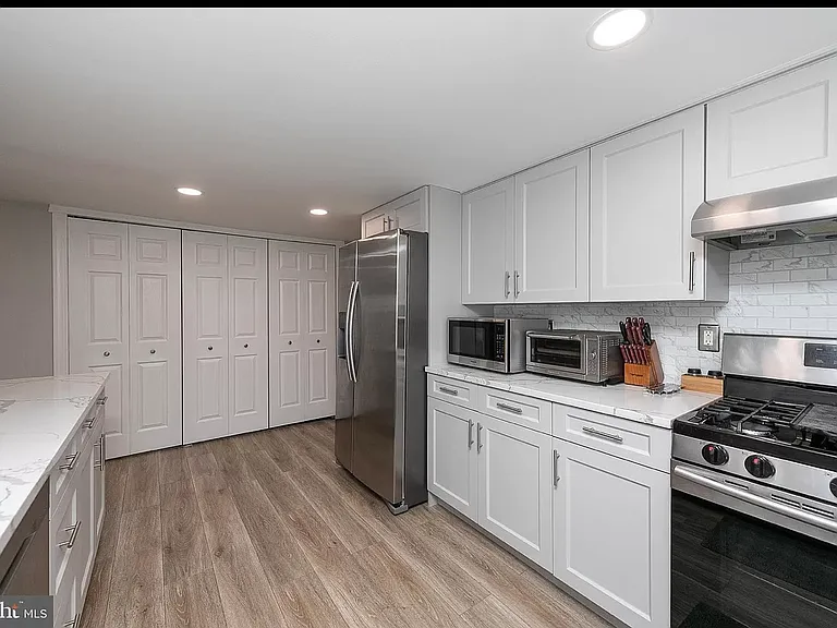 2162 Conwell Ave — Photo 5