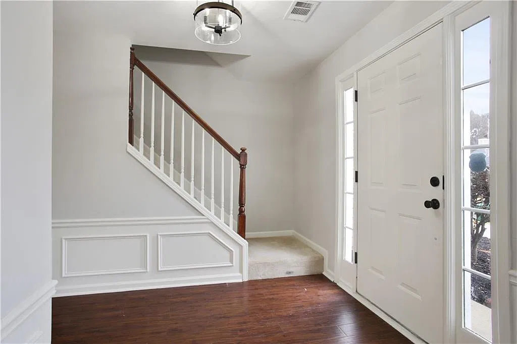 4 bed, 2.5 bath, 2072 sqft, $3,150 — Photo 2