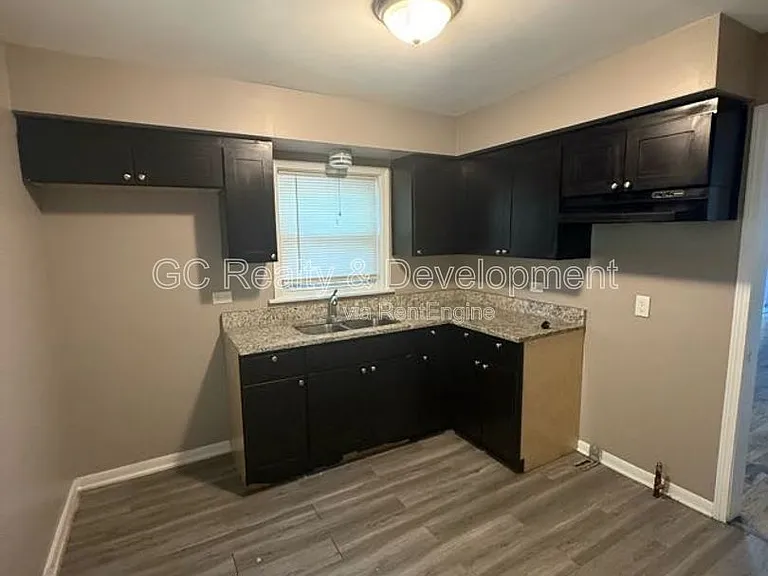9552 S Greenwood Ave — Photo 8