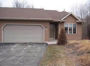 813 Cattail Ct, Plymouth, WI 53073