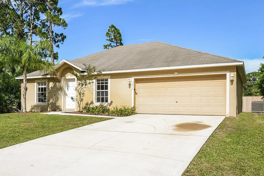 3 bed, 2.0 bath, 1398 sqft, $1,720 — Photo 3