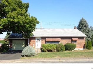 1305 Hemlock Dr, Whitehall, PA 18052
