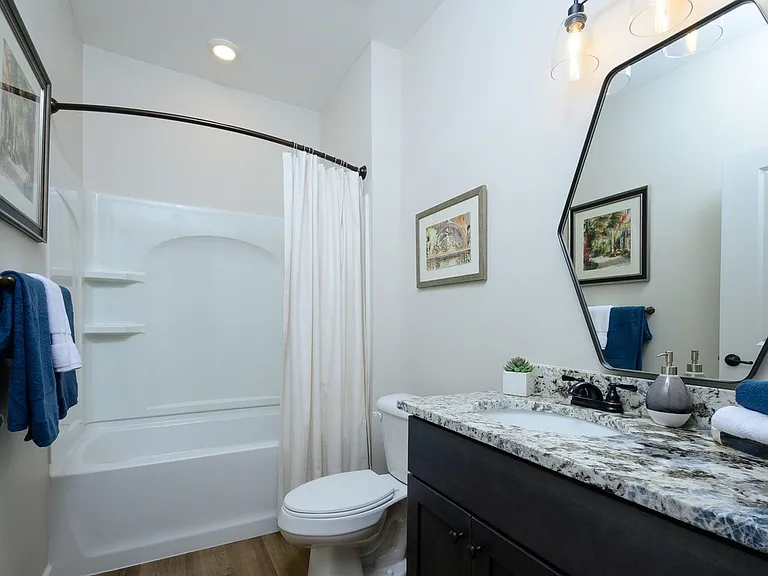 Fairmont Apartments — Photo 23