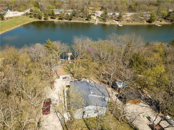 58 E Sugar Lake Cv, Mound City, KS 66056