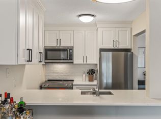 6054 Golden Valley Rd, Golden Valley, MN 55422