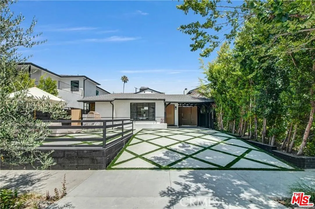 2 bed, 1.5 bath, 1100 sqft, $5,800 — Photo 2
