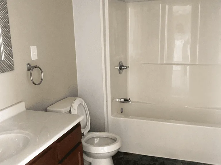 423 E Market St — Photo 5