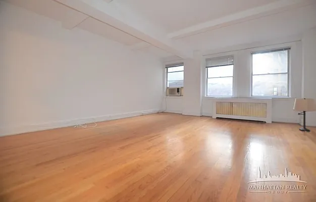 Rented by Manhattan Realty Group | media 13