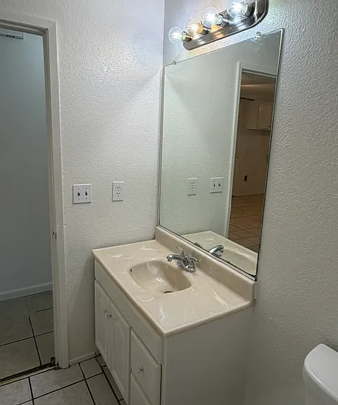 804 Niles Ct — Photo 9