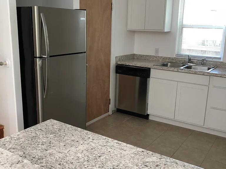 704 W 9th Ave — Photo 4