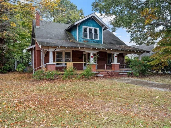 208 W Church St, Benson, NC 27504