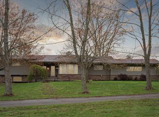 3200 Valley View Dr NE, Rockford, MI 49341