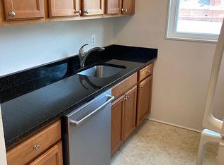 4010 Hallman St, Fairfax, VA 22030