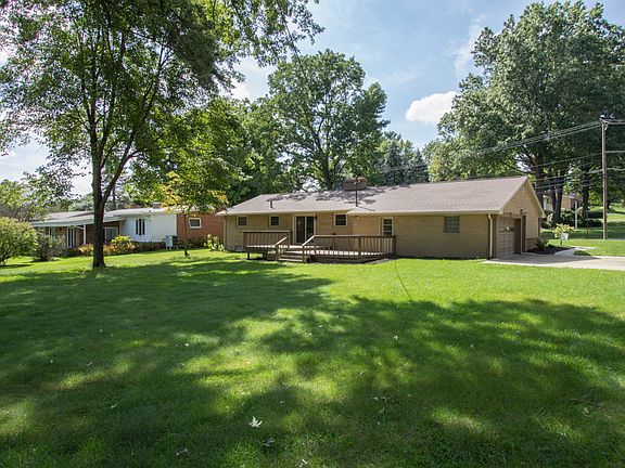 Nice Corner Lot!