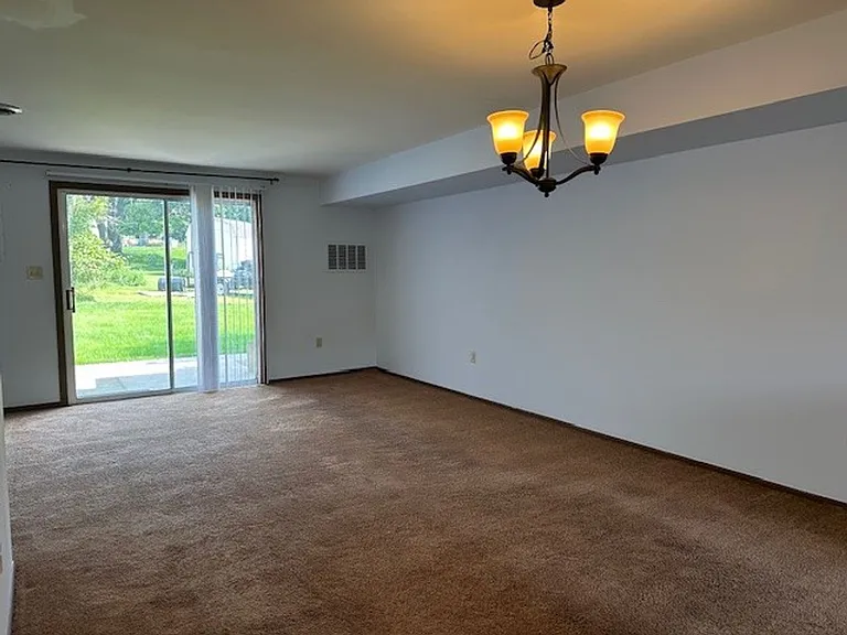 711 Valley Rd — Photo 3