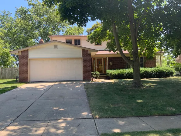 359 Old Creek Dr, Saline, MI 48176