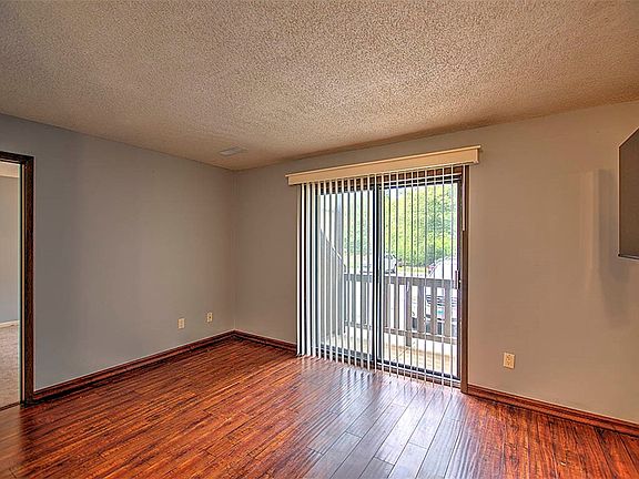 2nd image of 464 Woodside Trl #A-2