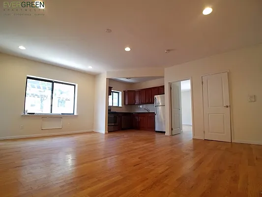 Rented by Evergreen Apartments BK | media 1