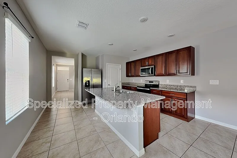 3 bed, 2.0 bath, 1666 sqft, $2,350 — Photo 2