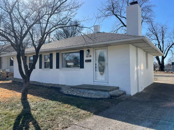 1018 N Pear St, Mount Carmel, IL 62863