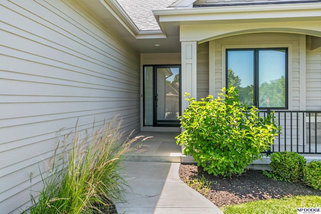 1404 S 200th Avenue Cir, Omaha, NE - View 4