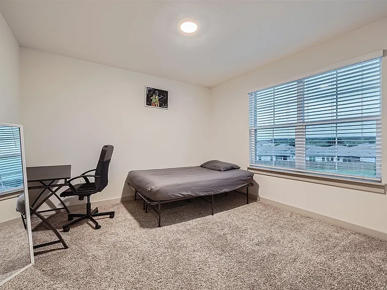10601 Seguin St — Photo 12