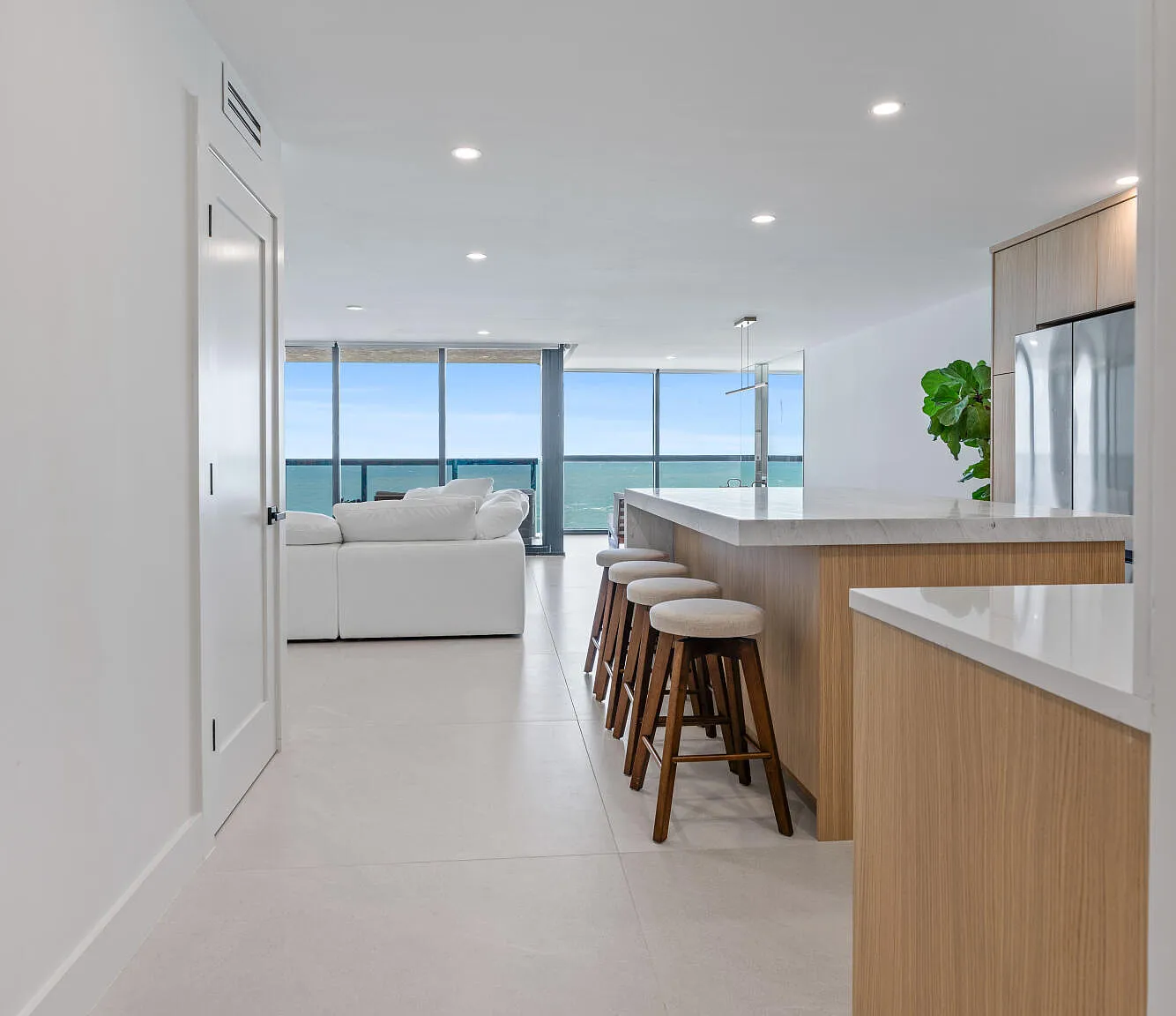 2 bed, 2.0 bath, 1452 sqft, $7,750 — Photo 2