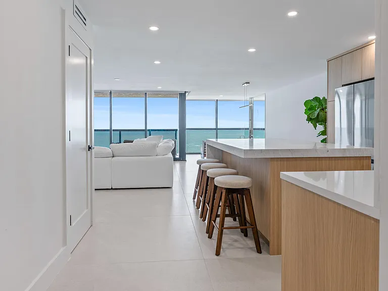 10410 S Ocean Dr #906 — Photo 2