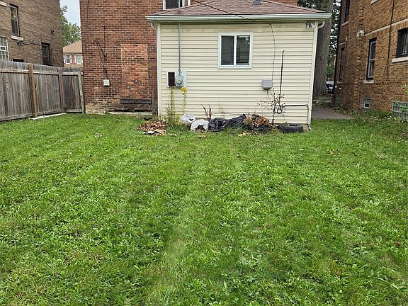 4th image of 4331 Fullerton St