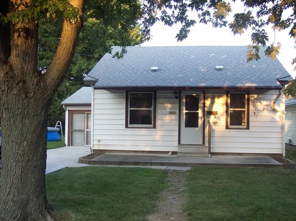 420 S 6th St, Sullivan, IL 61951