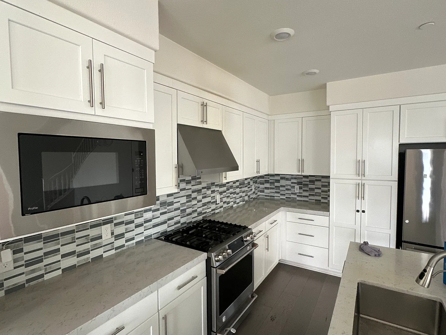 3 bed, 2176 sqft, $5,000 — Photo 2