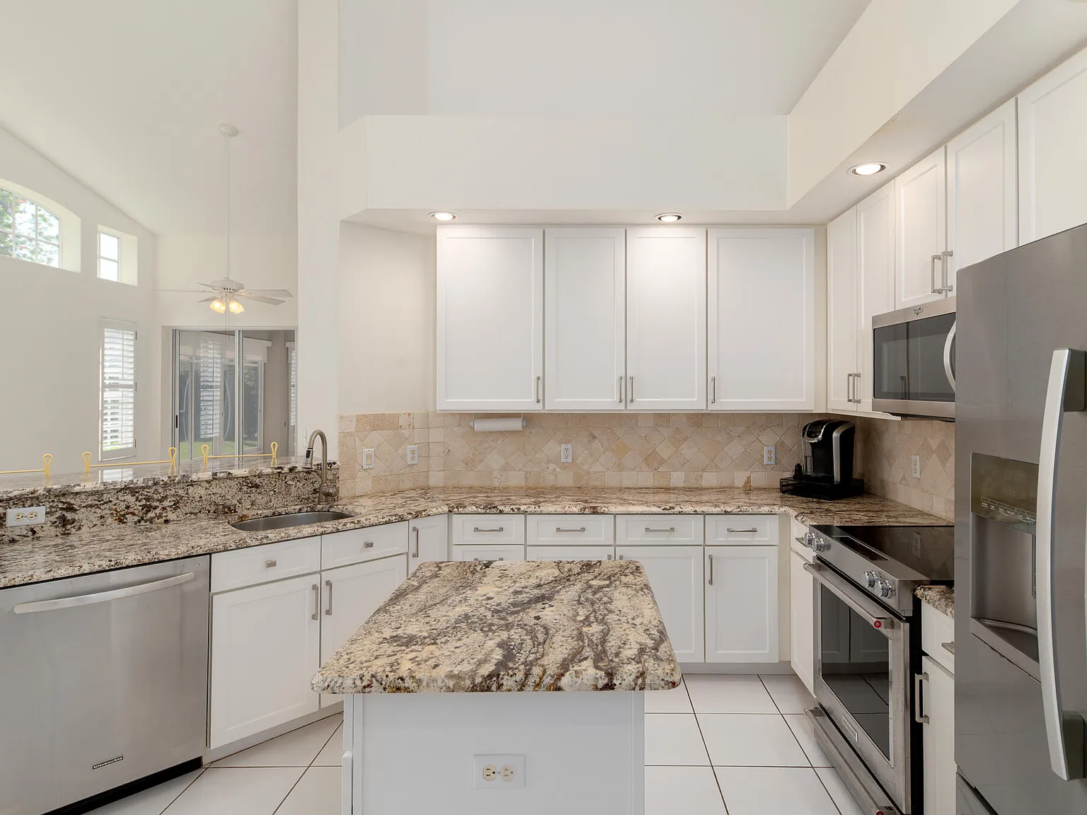 3 bed, 3.0 bath, 2121 sqft, $2,750 — Photo 4