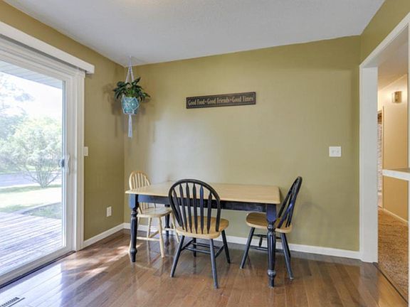 5th image of 7496 Columbia Ct